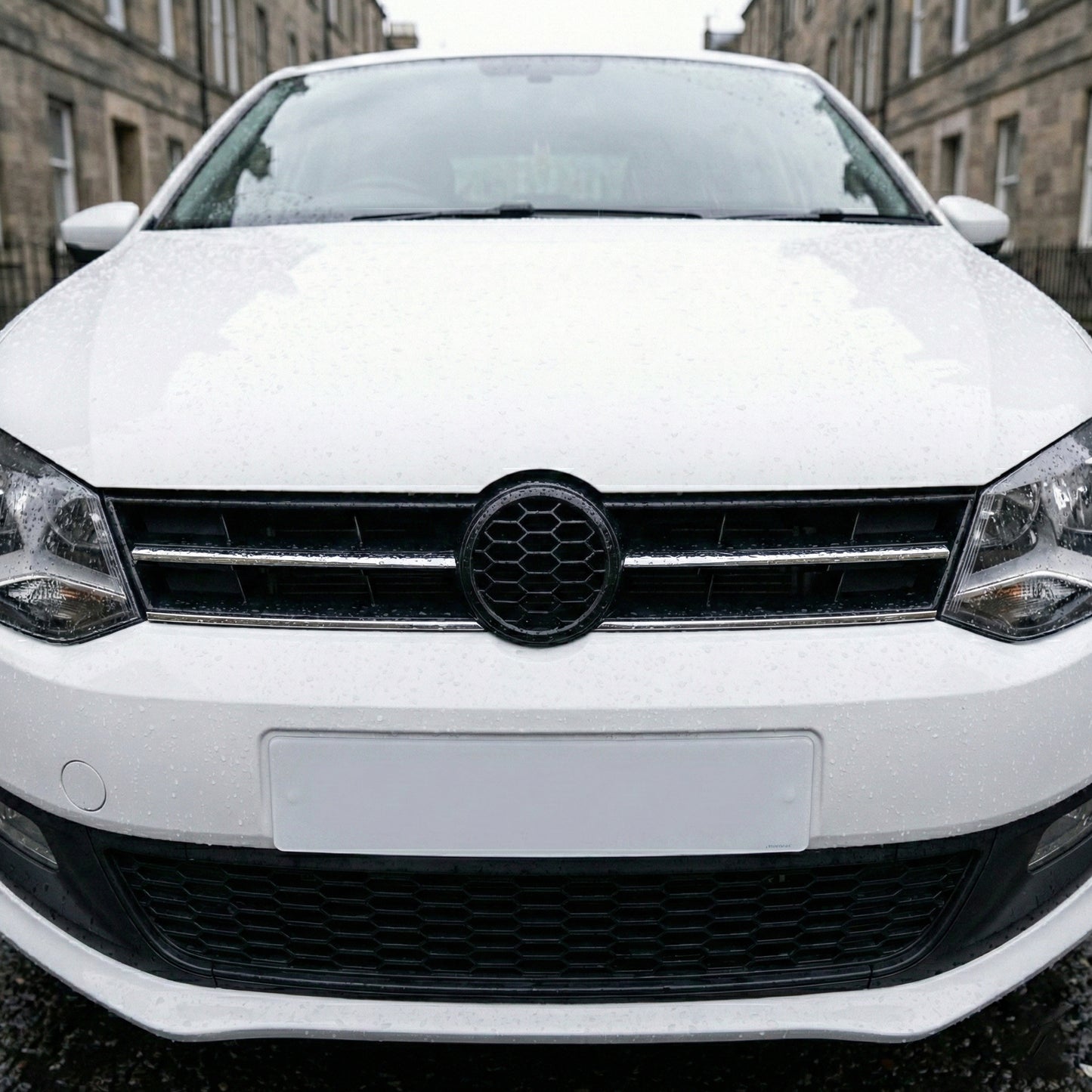 Main Grille Black With Chrome Moulding Front Upper For VW Polo 09-14 6R0853651C